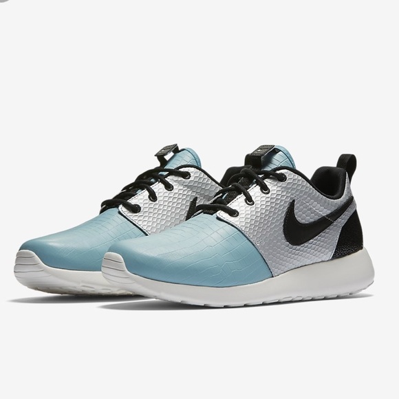 NWT NIKE Sportswear Roshe One LX WMNS - Picture 2 of 8